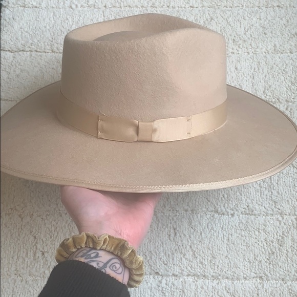 CJLA Paige hat in Beige - Picture 2 of 4